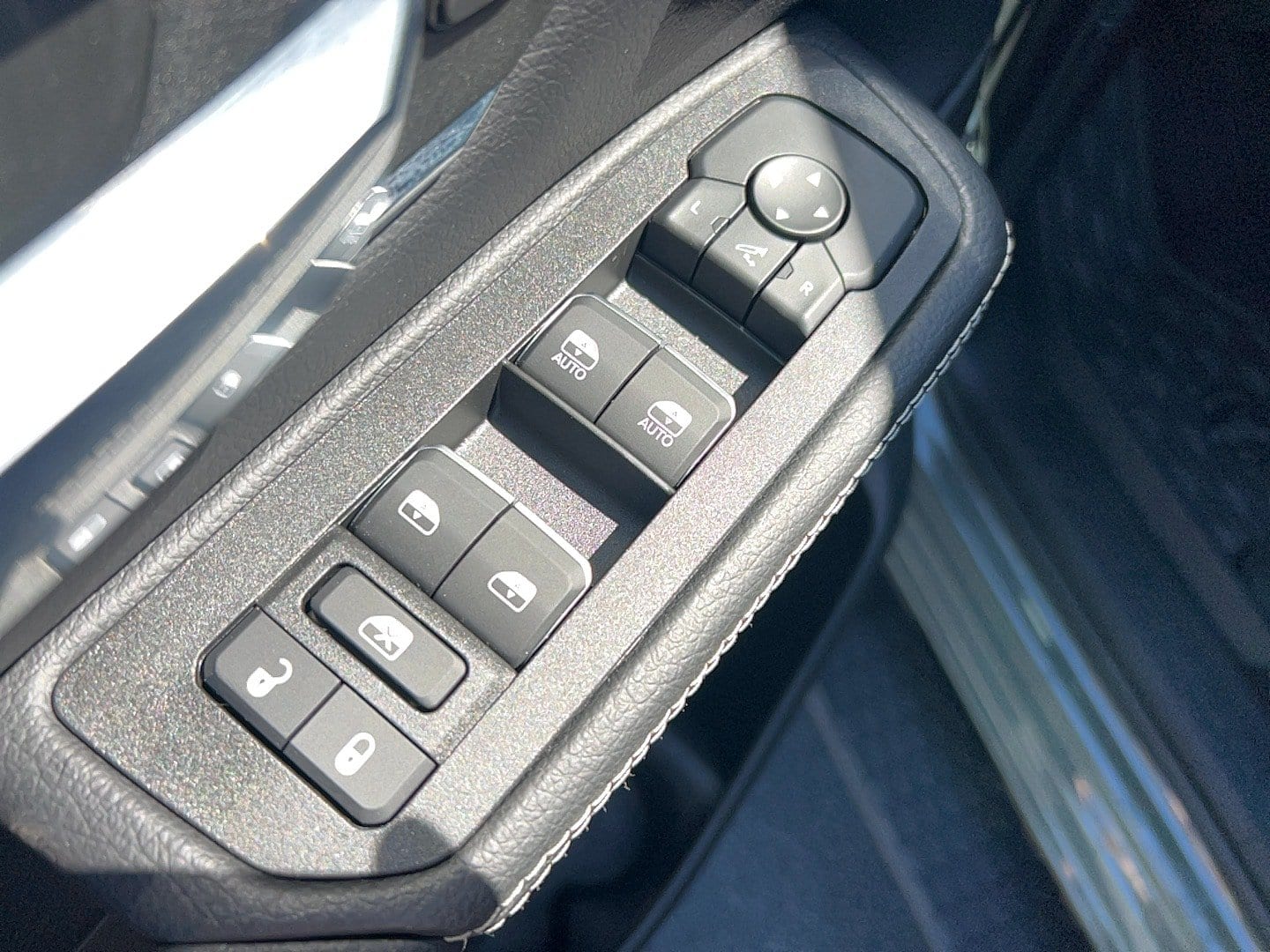 2026 RAM 1500 Laramie - Photo 17