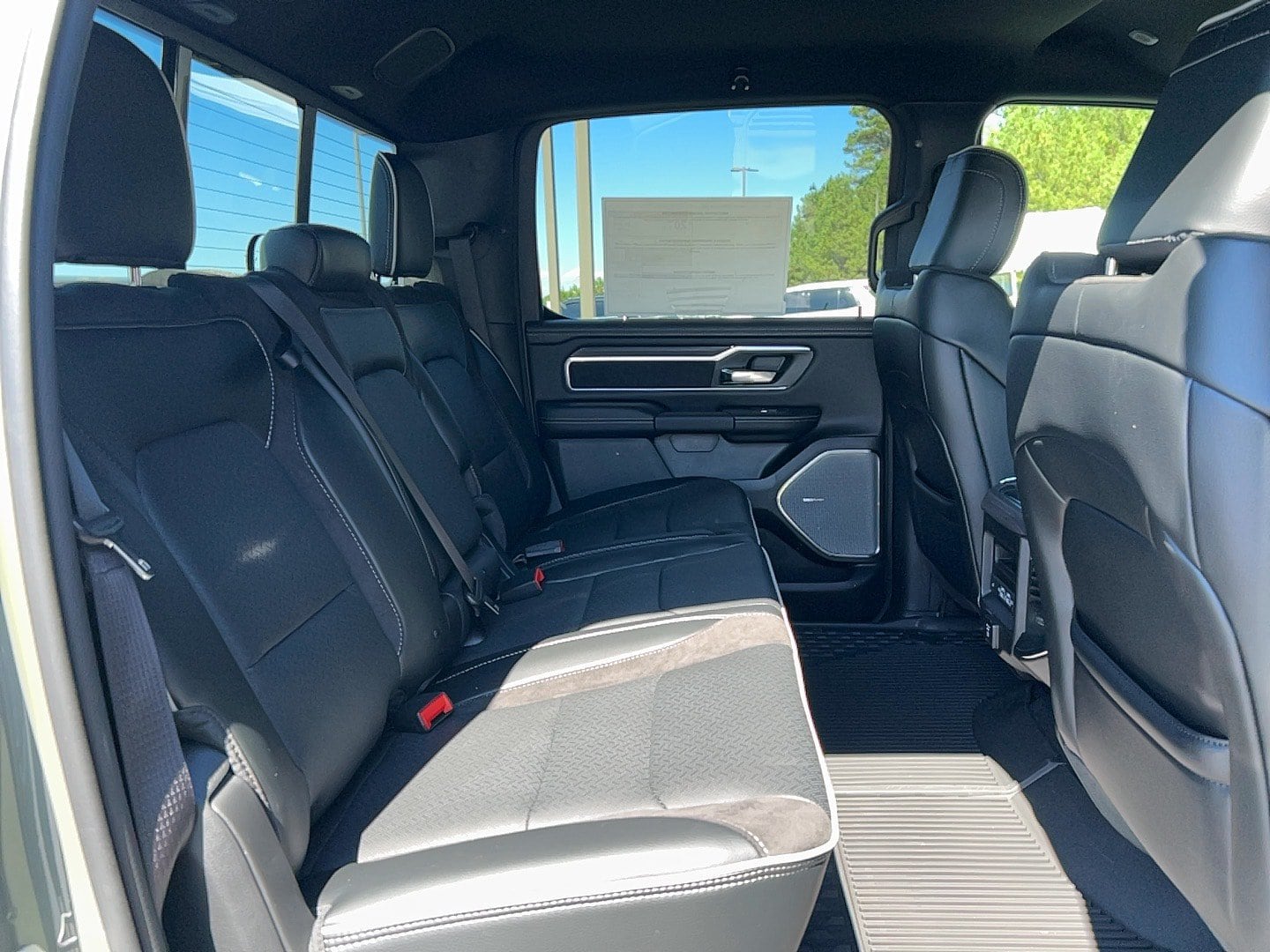 2026 RAM 1500 Laramie - Photo 31