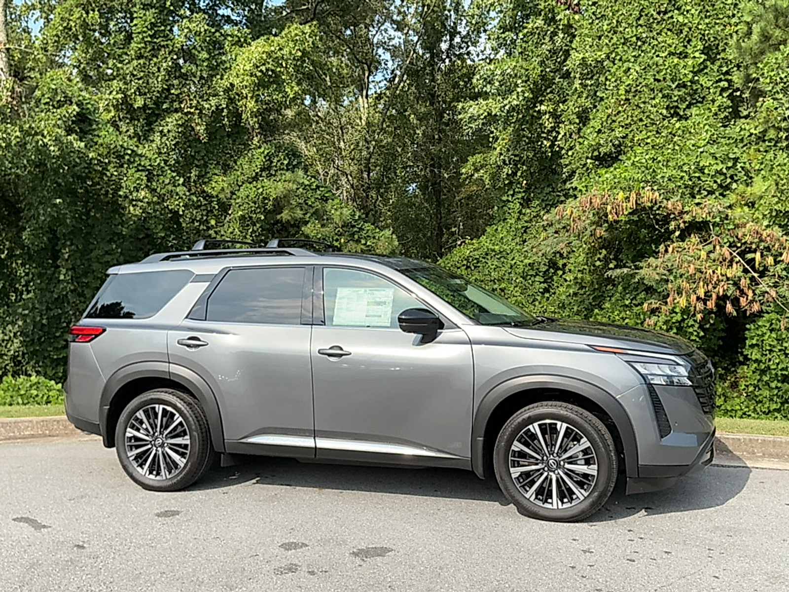 2026 Nissan Pathfinder Platinum SUV