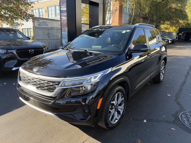 Used 2021 Kia Seltos EX with VIN KNDERCAA8M7201727 for sale in Wellesley, MA
