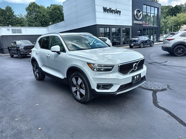 2019 Volvo XC40 Momentum