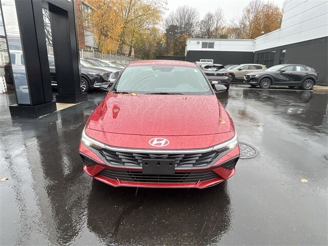 2025 Hyundai Elantra SEL Sport photo 3
