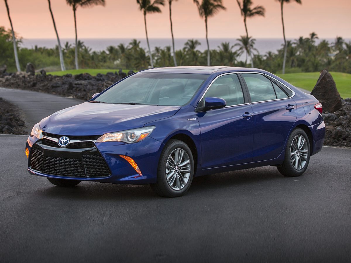 2016 Toyota Camry LE photo 3