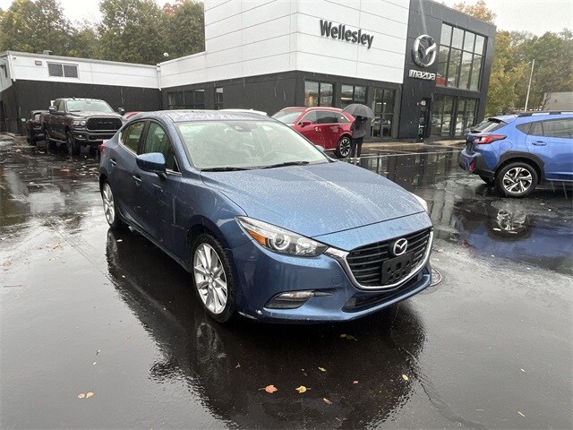 2017 Mazda Mazda3 Touring photo 2