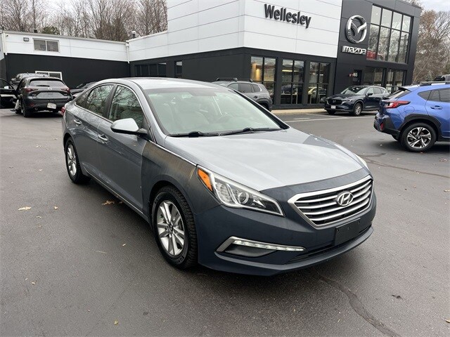 2015 Hyundai Sonata SE photo 2