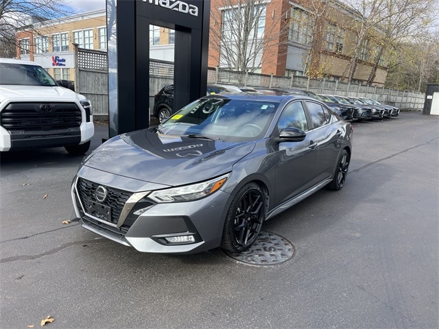 2020 Nissan Sentra SR's photo