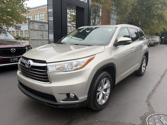 Used 2015 Toyota Highlander XLE with VIN 5TDJKRFH4FS123824 for sale in Wellesley, MA