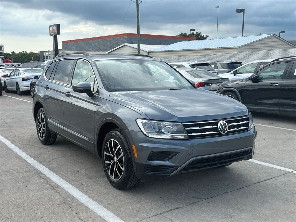 2021 Volkswagen Tiguan SE photo 3