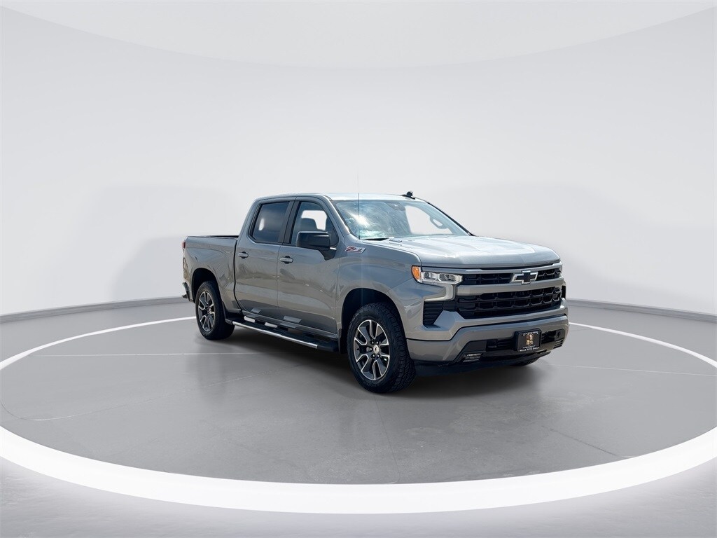 2023 Chevrolet Silverado 1500 RST photo 2