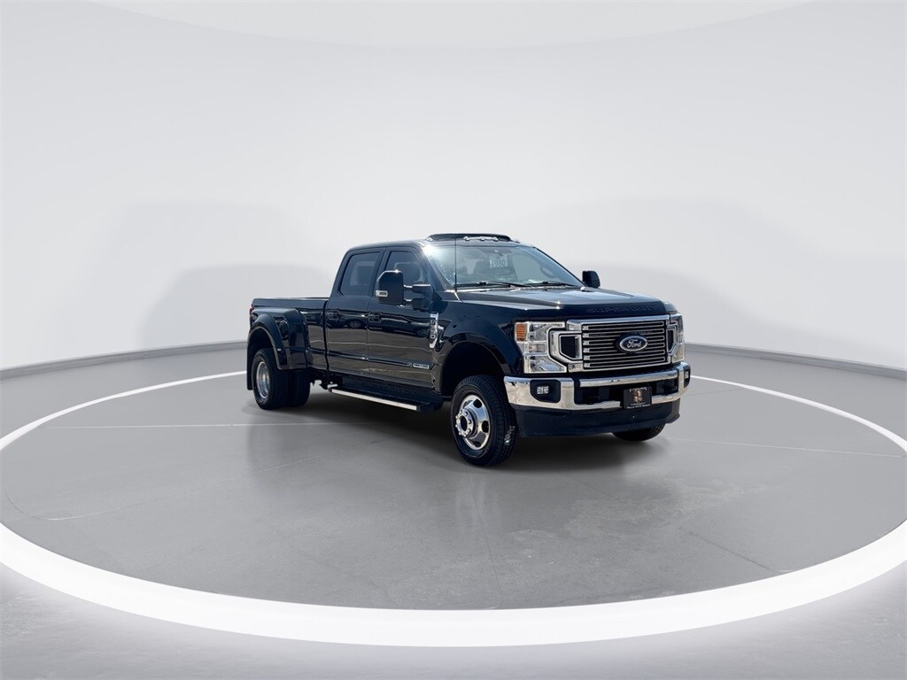 2022 Ford F-350 Lariat photo 2