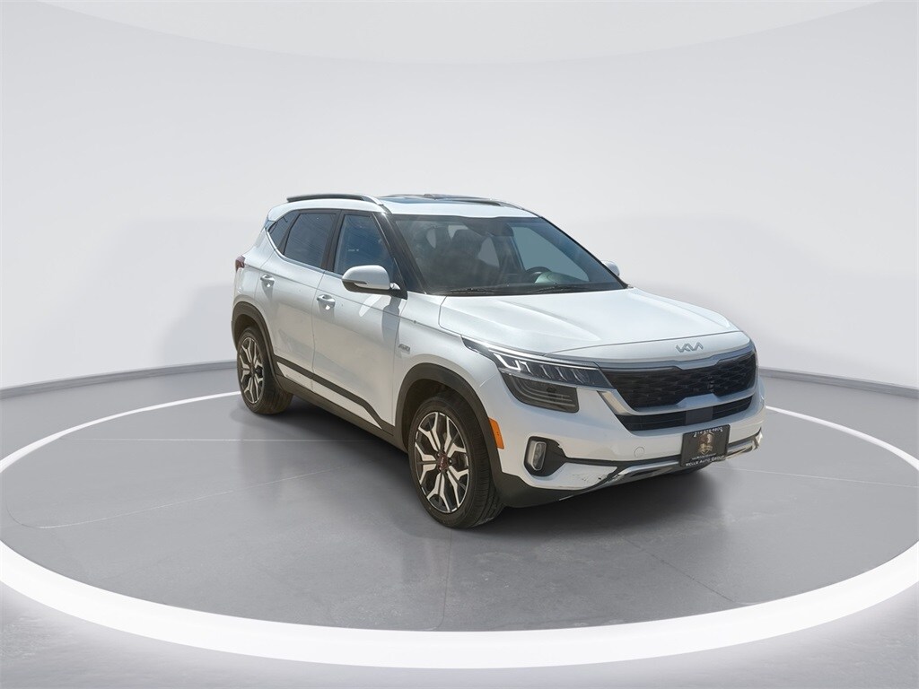 2022 Kia Seltos SX photo 2
