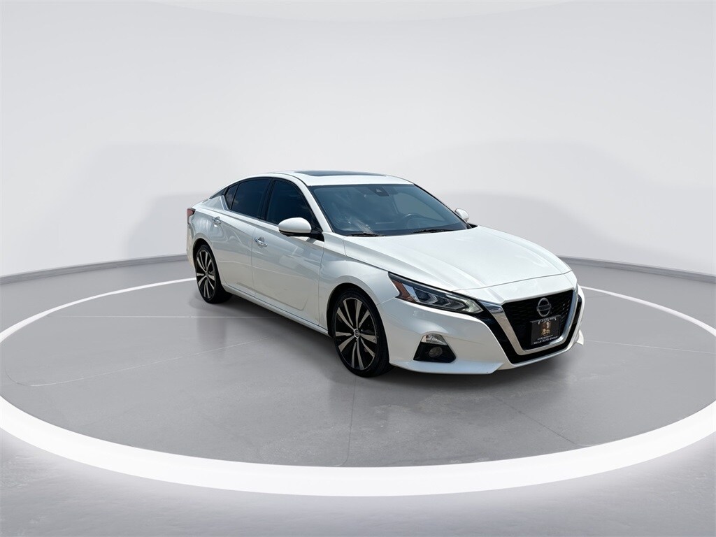2019 Nissan Altima 2.5 Platinum photo 2