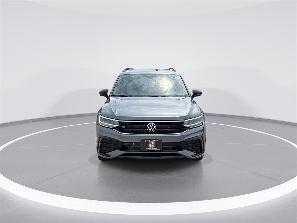 2024 Volkswagen Tiguan SE R-Line Black photo 2
