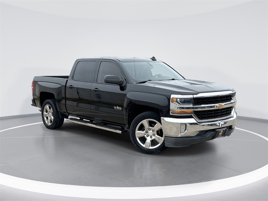 2017 Chevrolet Silverado 1500 LT photo 2