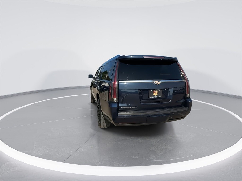 2017 Cadillac Escalade ESV Platinum photo 2