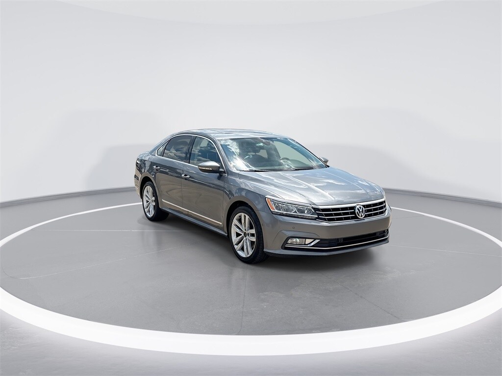2018 Volkswagen Passat 2.0T SEL Premium photo 2
