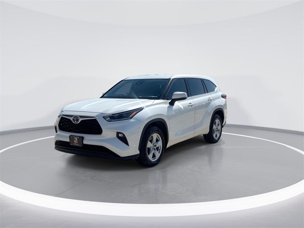 2021 Toyota Highlander LE photo 4
