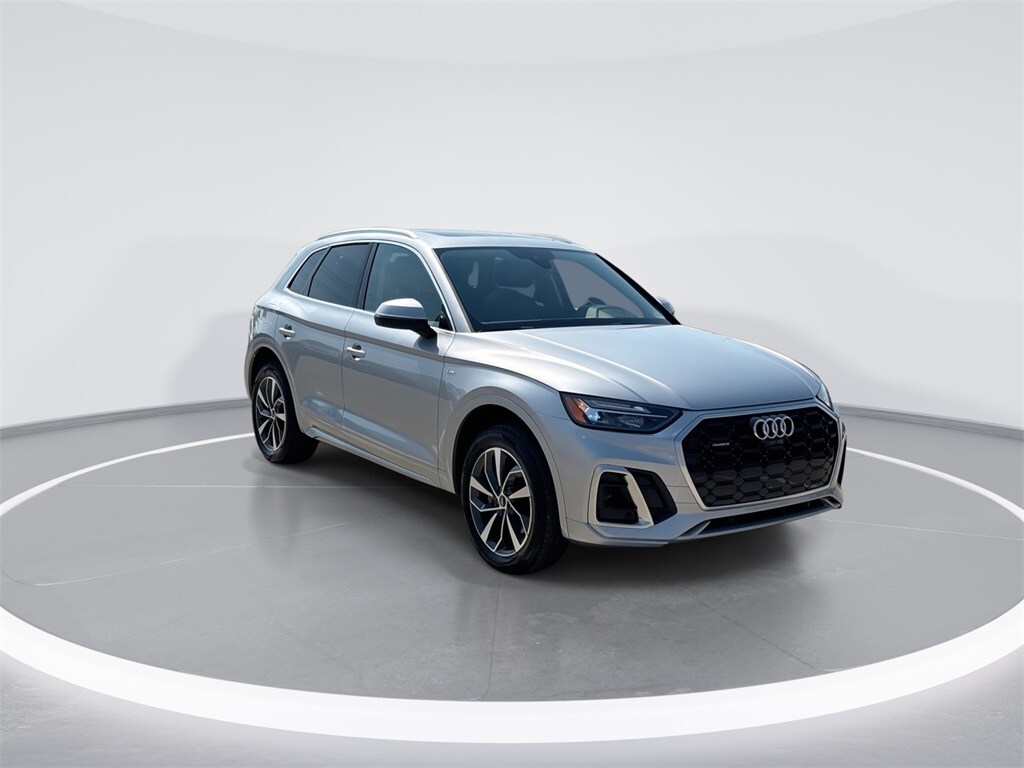 2022 Audi Q5 45 S line Premium photo 2