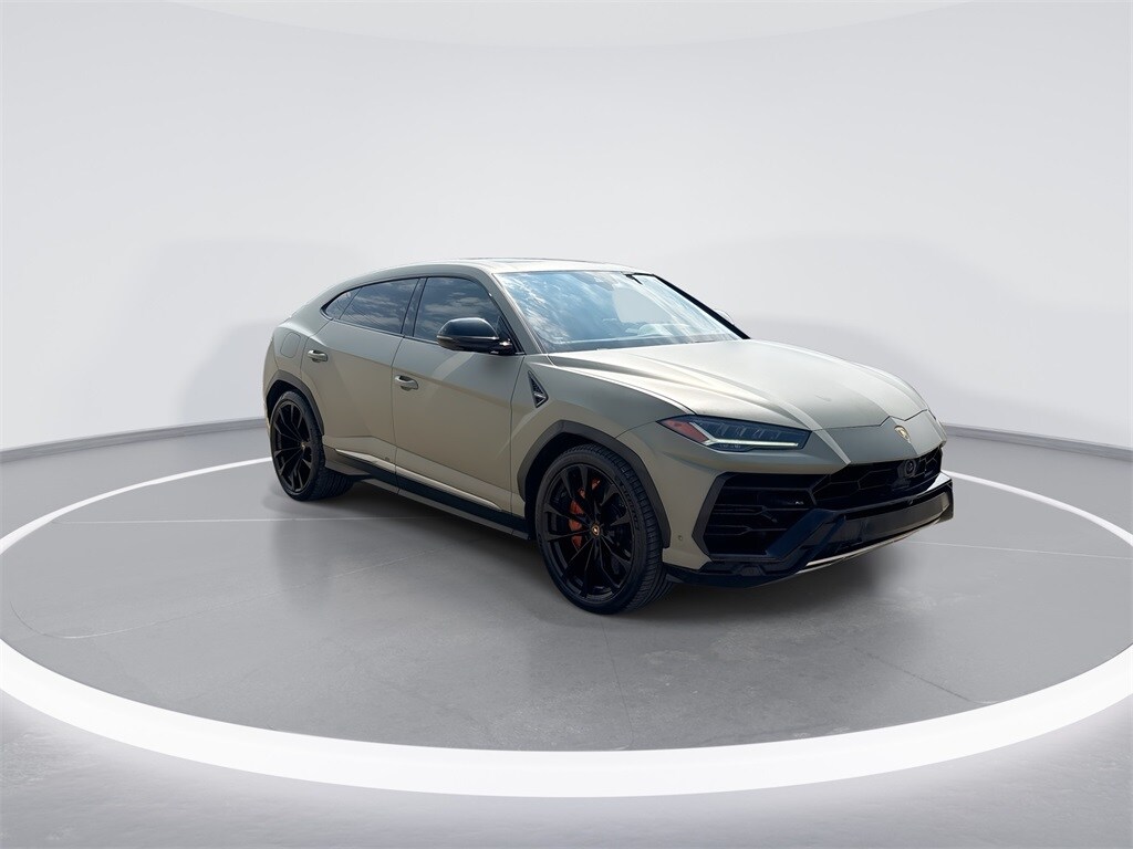2019 Lamborghini Urus Base photo 2