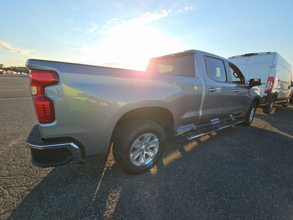 2024 Chevrolet Silverado 1500 LT photo 2