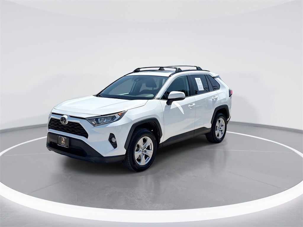 2020 Toyota RAV4 XLE photo 4