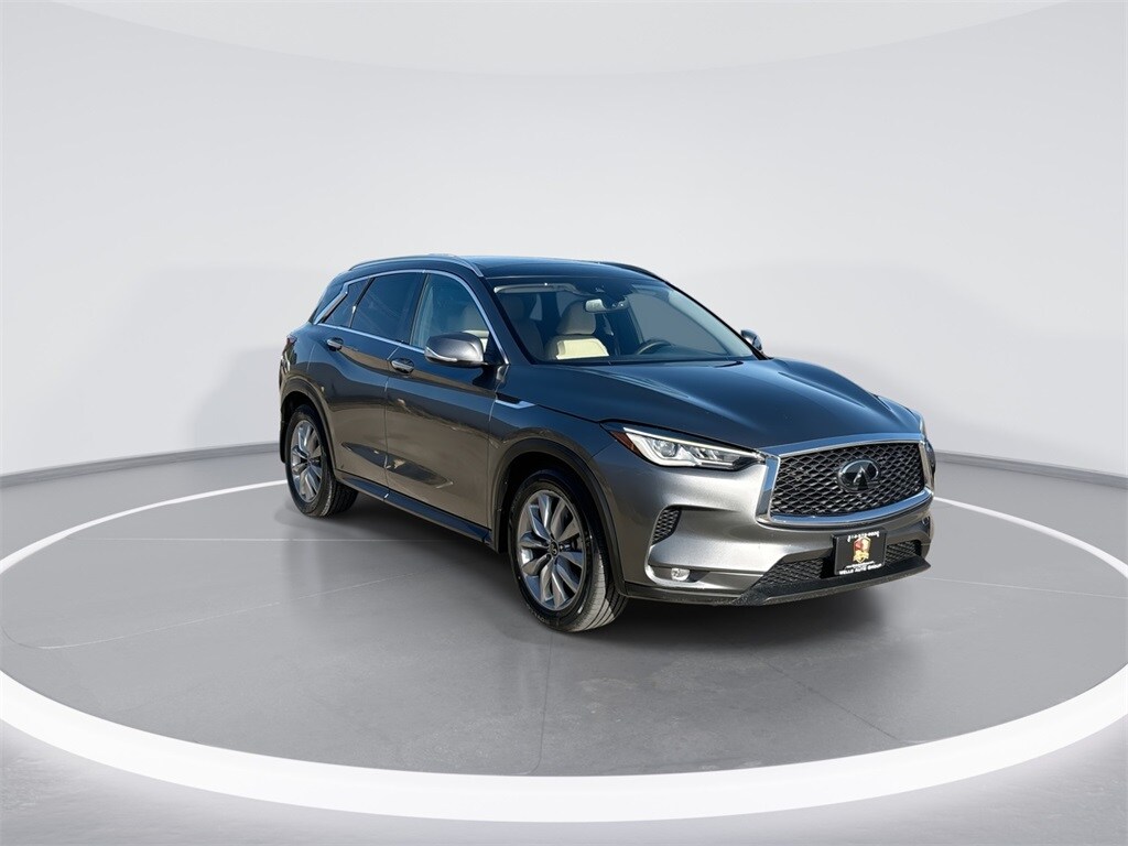 2022 Infiniti QX50 Luxe photo 2