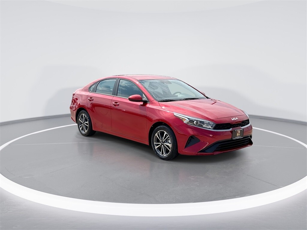 2023 Kia Forte LXS photo 2