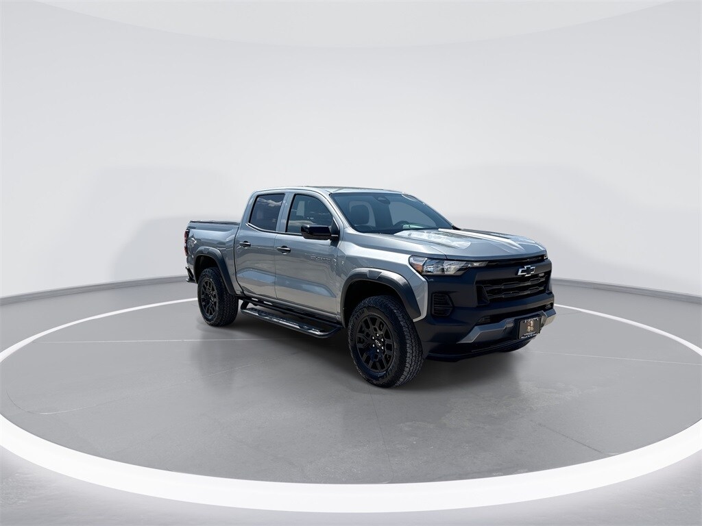 2024 Chevrolet Colorado Trail Boss photo 2