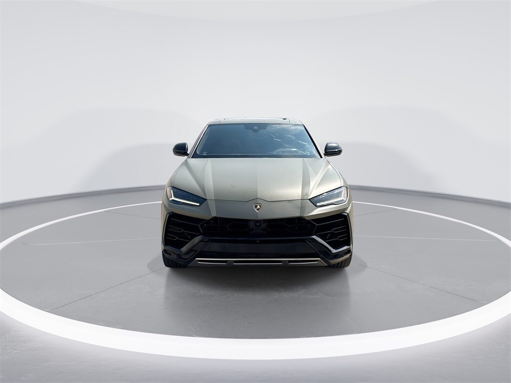 2019 Lamborghini Urus Base photo 3