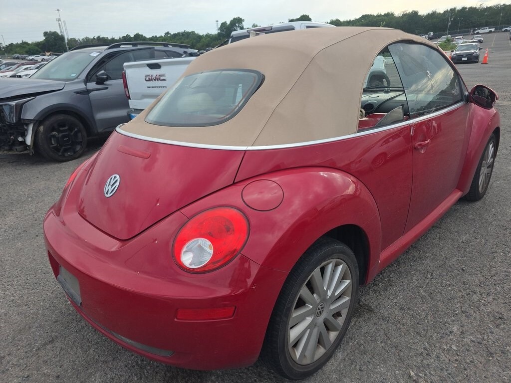 2008 Volkswagen Beetle SE Convertible photo 2