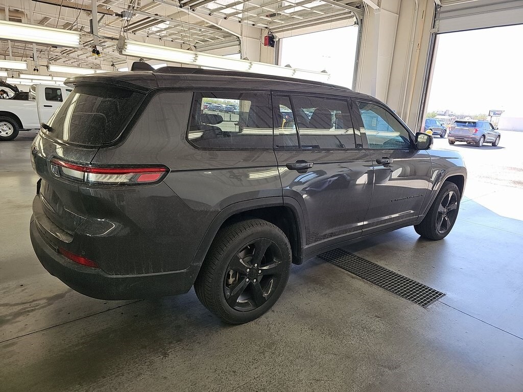 2023 Jeep Grand Cherokee Altitude photo 2