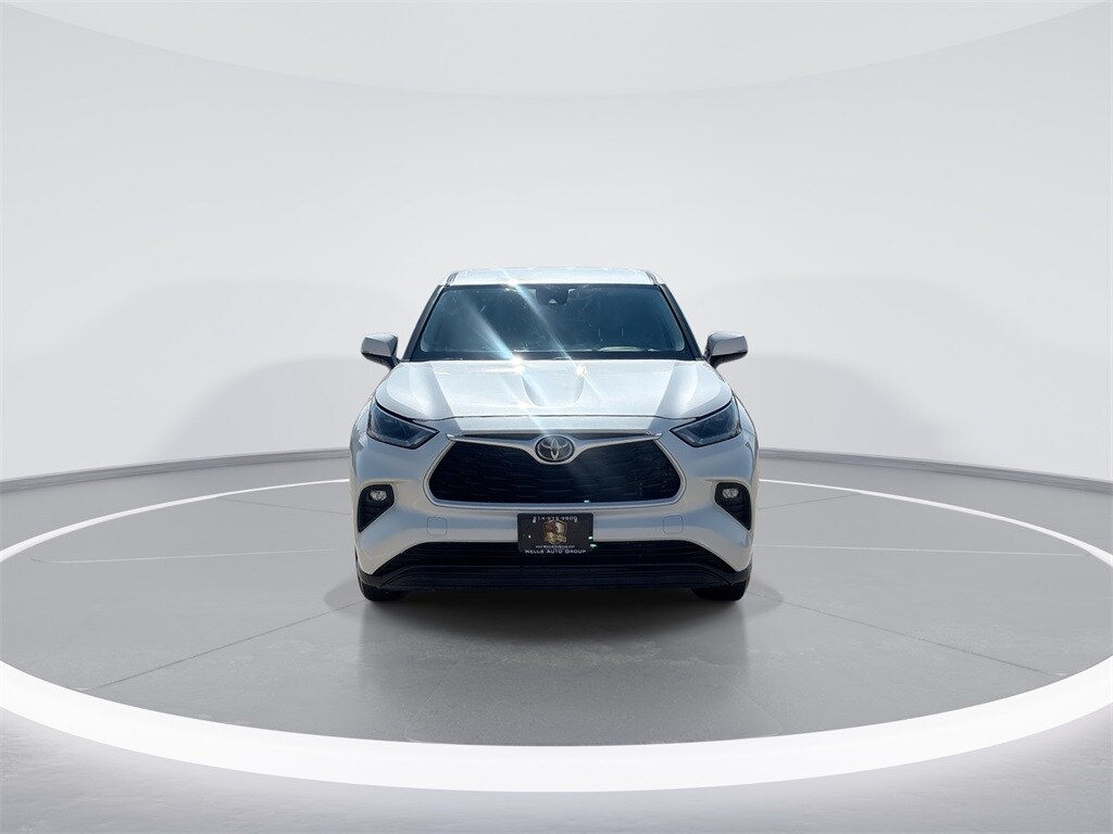 2021 Toyota Highlander LE photo 3