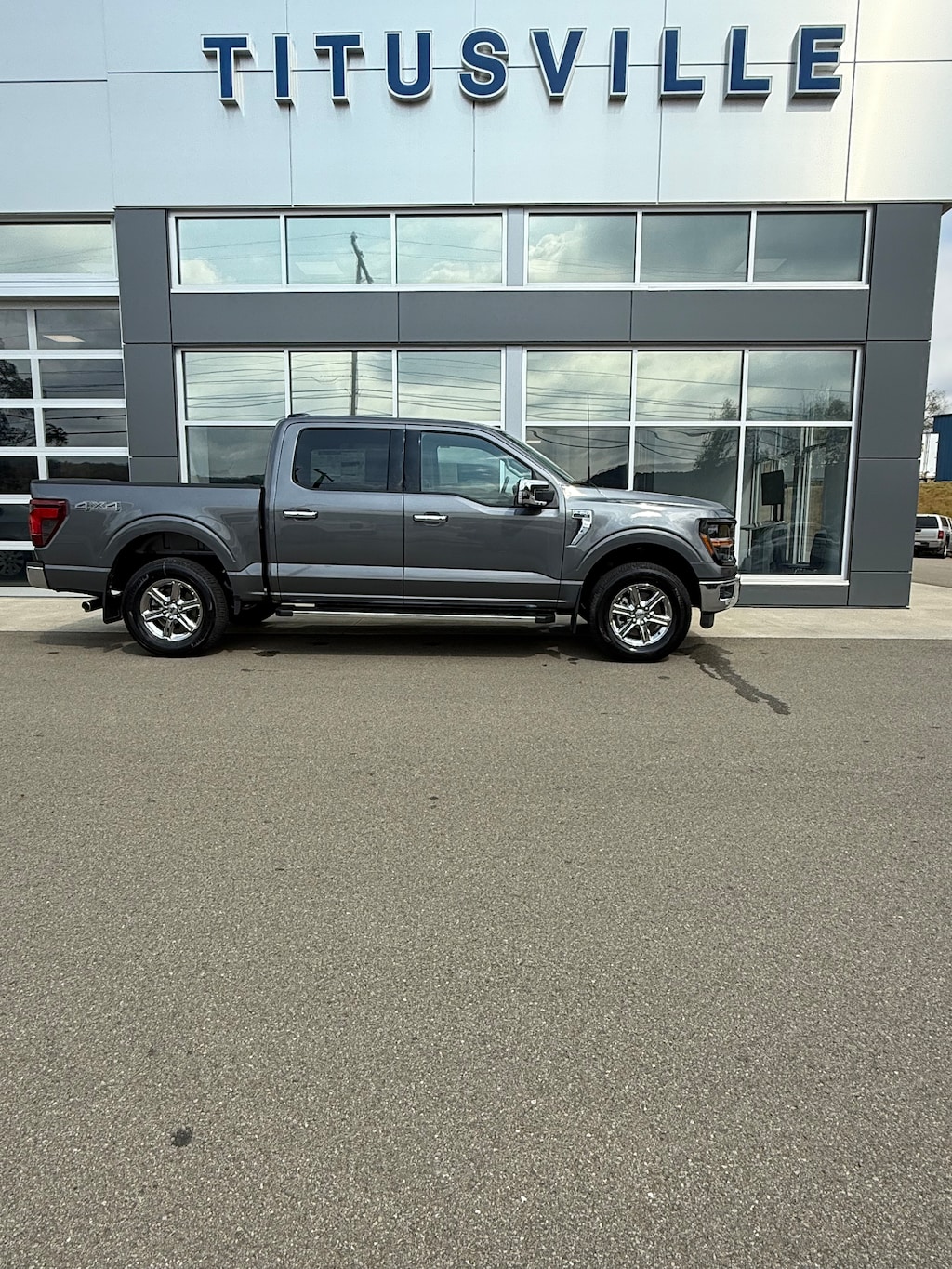 New 2025 Ford F-150 XLT XLT 4WD SuperCrew 5.5 Box