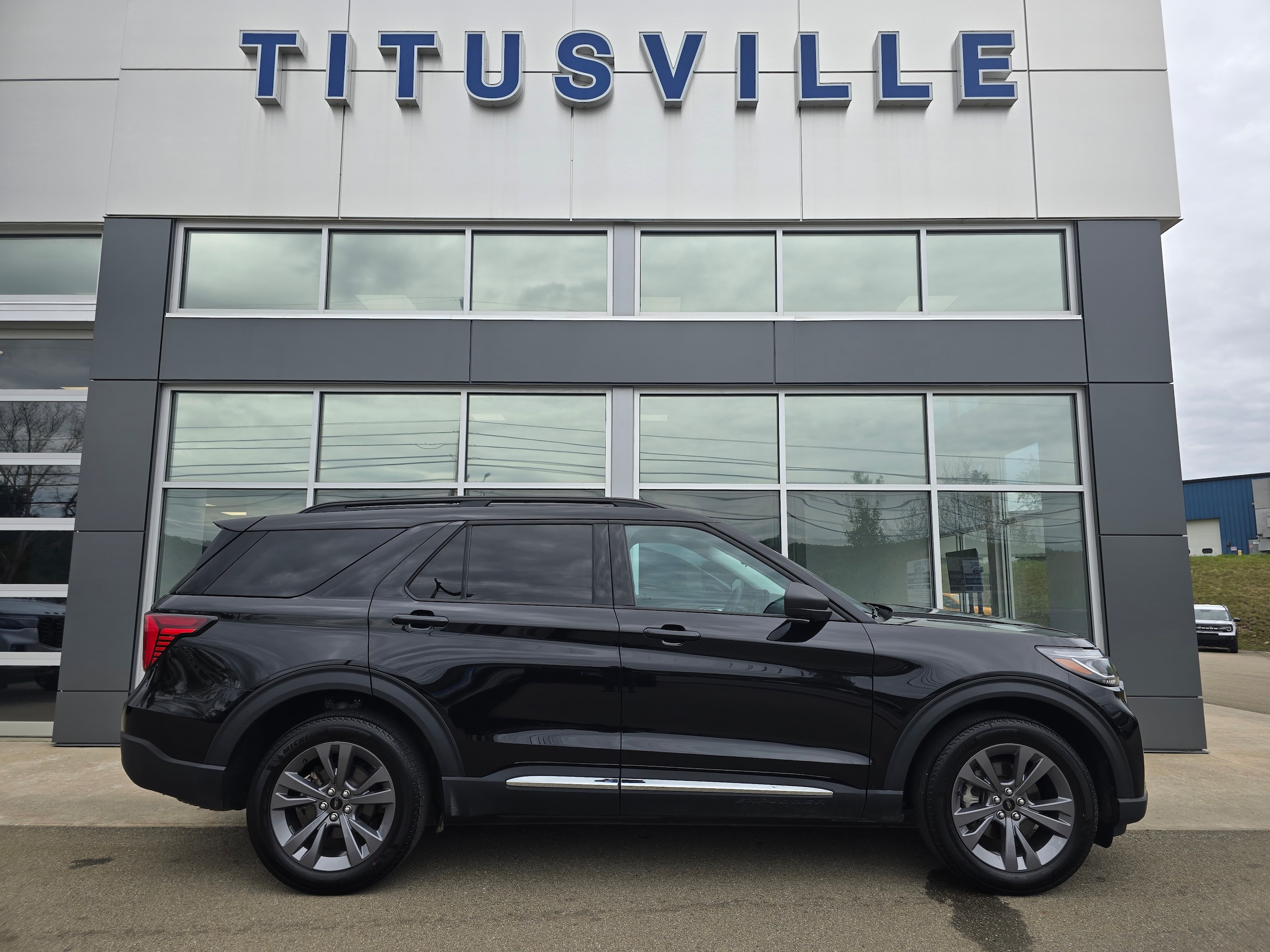 2025 Ford Explorer Active 4WD (PL535)'s photo