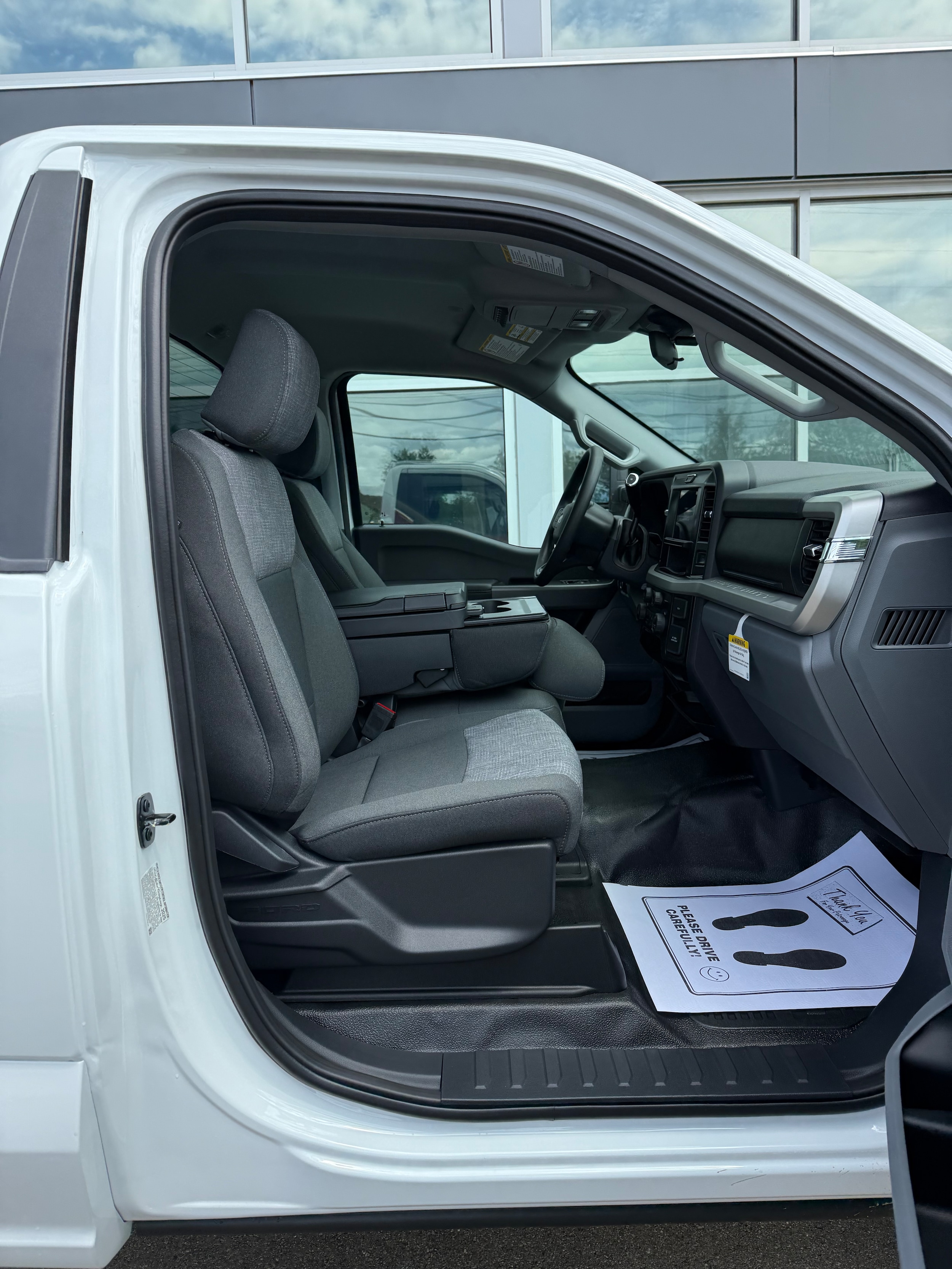 2025 Ford F-350 Super Duty XLT - Photo 9