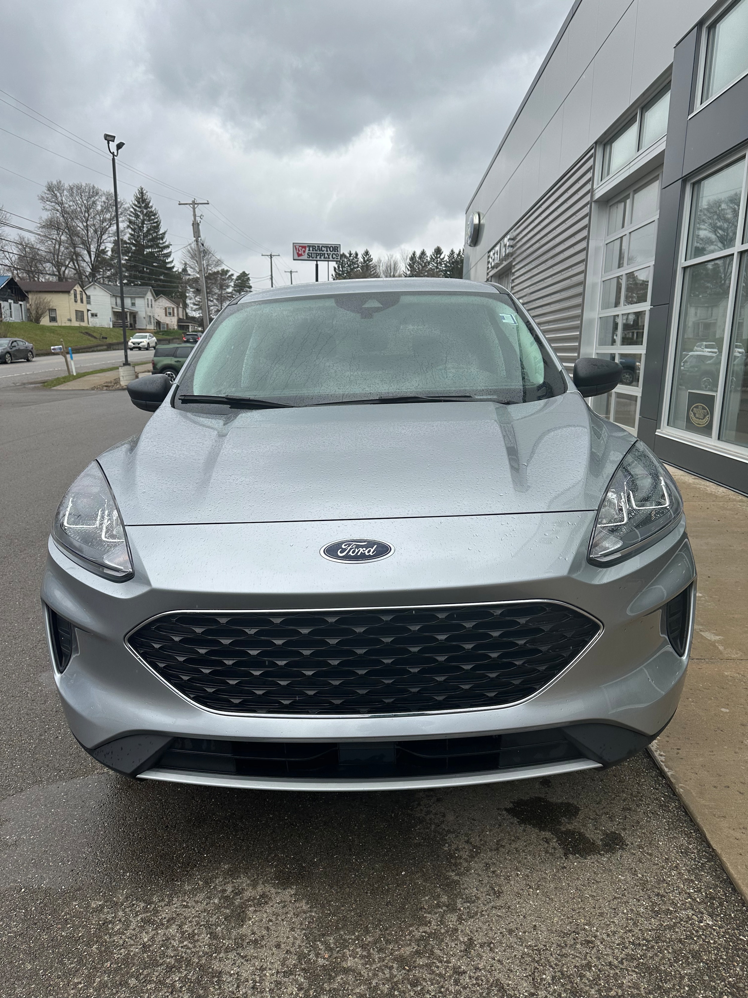 Used 2022 Ford Escape SE with VIN 1FMCU9G64NUB98965 for sale in Titusville, PA