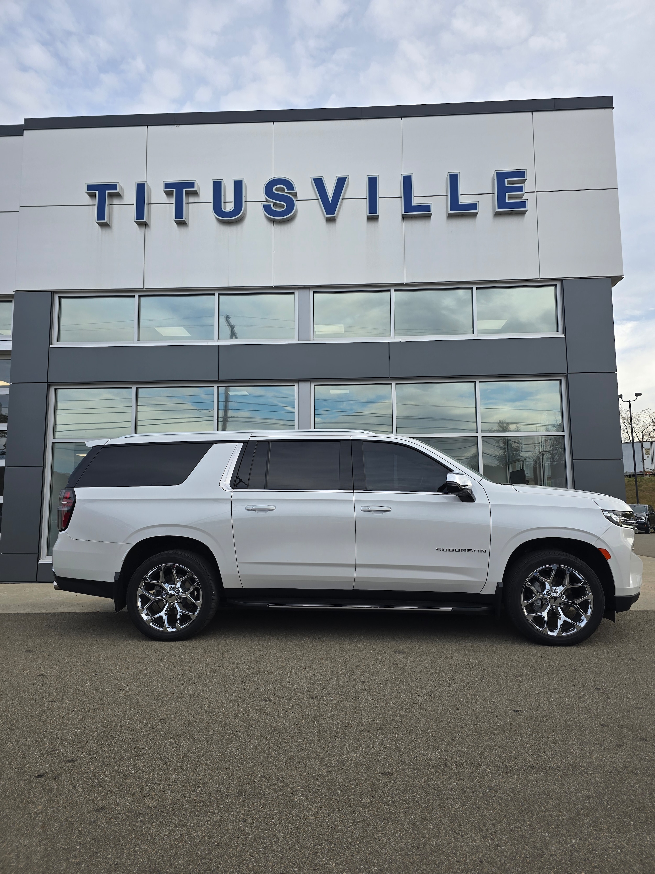 2022 Chevrolet Suburban Premier's photo