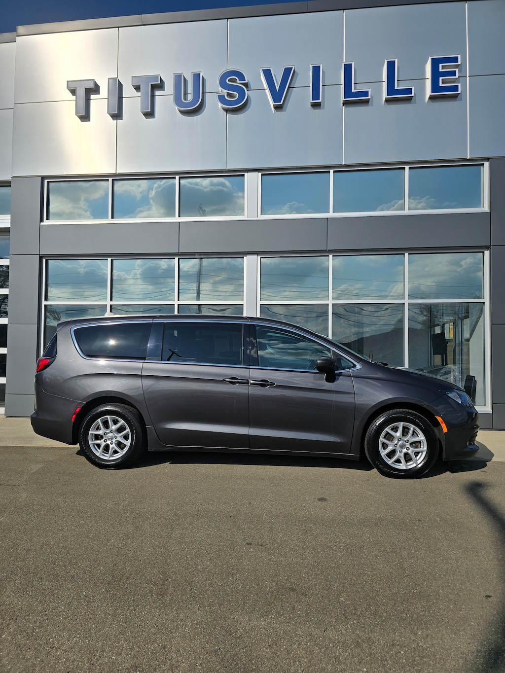 Used 2020 Chrysler Voyager LX LX FWD