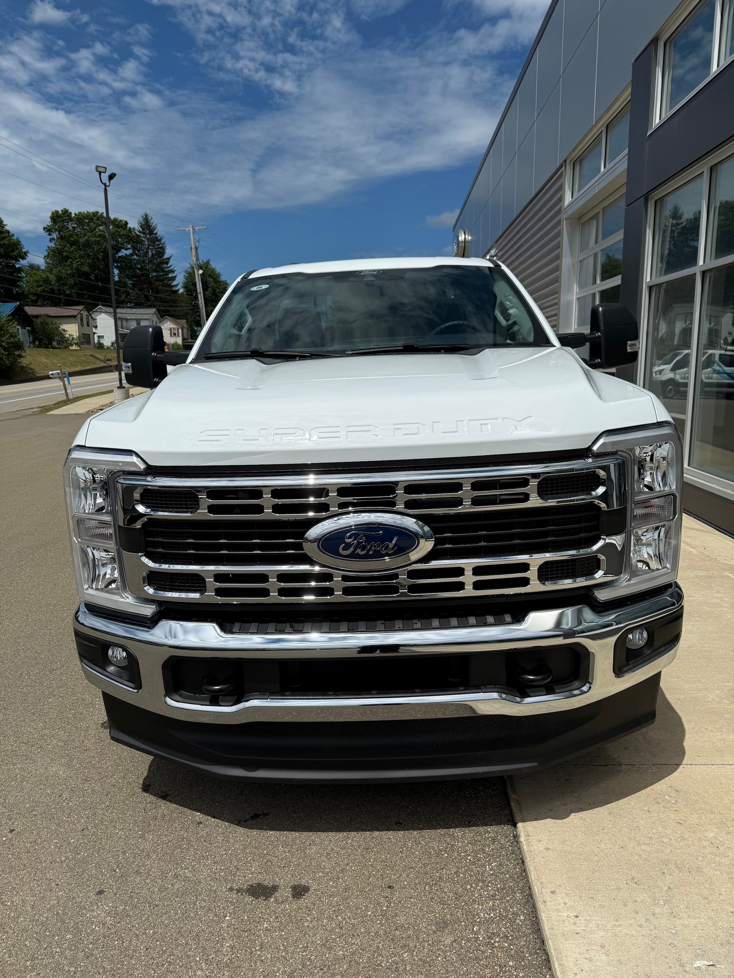 2025 Ford F-350 Super Duty XLT - Photo 2