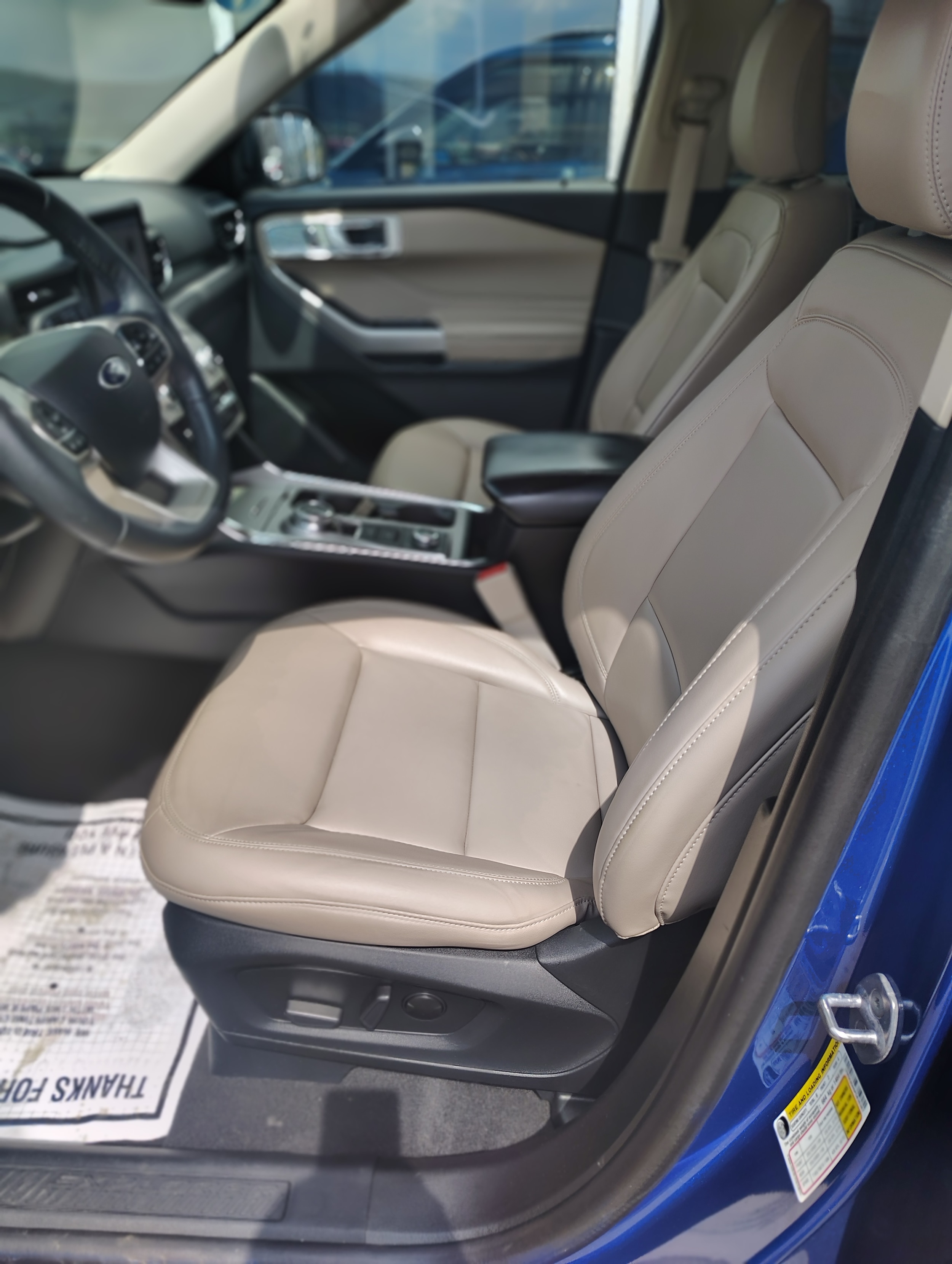 2023 Ford Explorer XLT - Photo 6