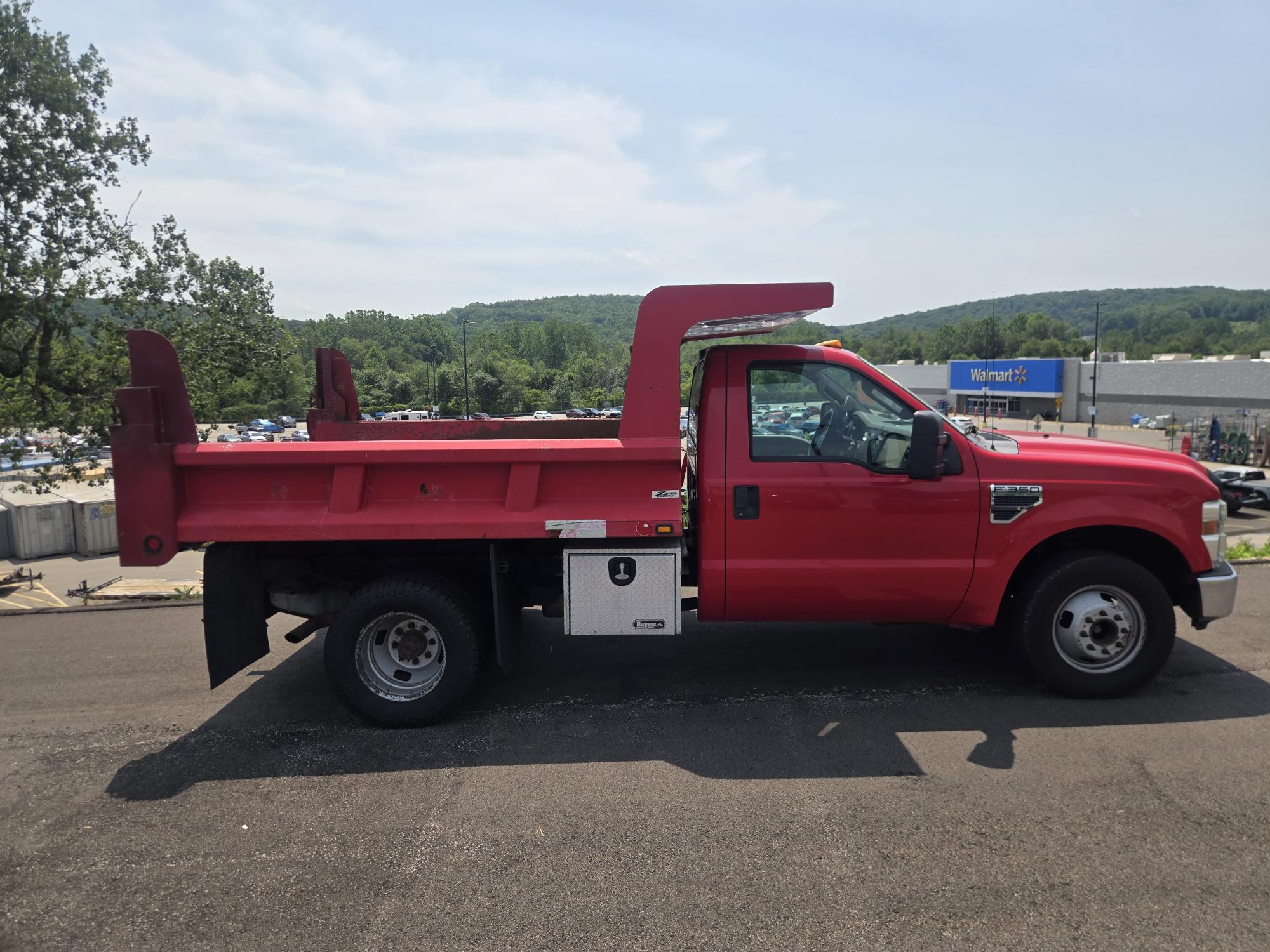 2009 Ford F-350 Super Duty Chassis Cab XL