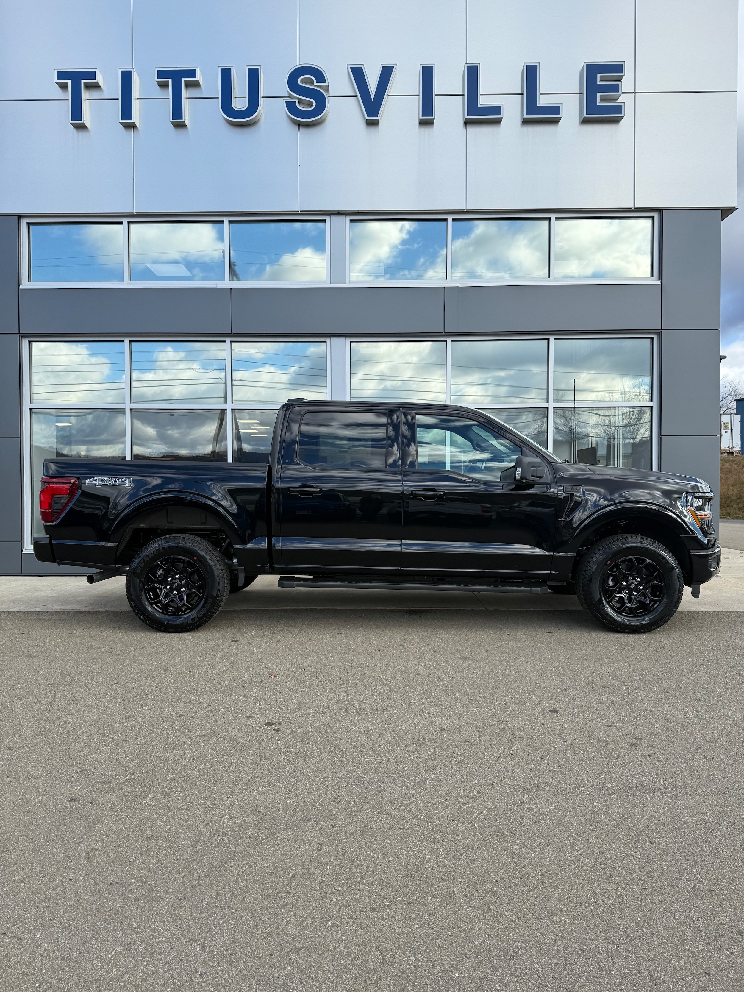 2025 Ford F-150 XLT's photo