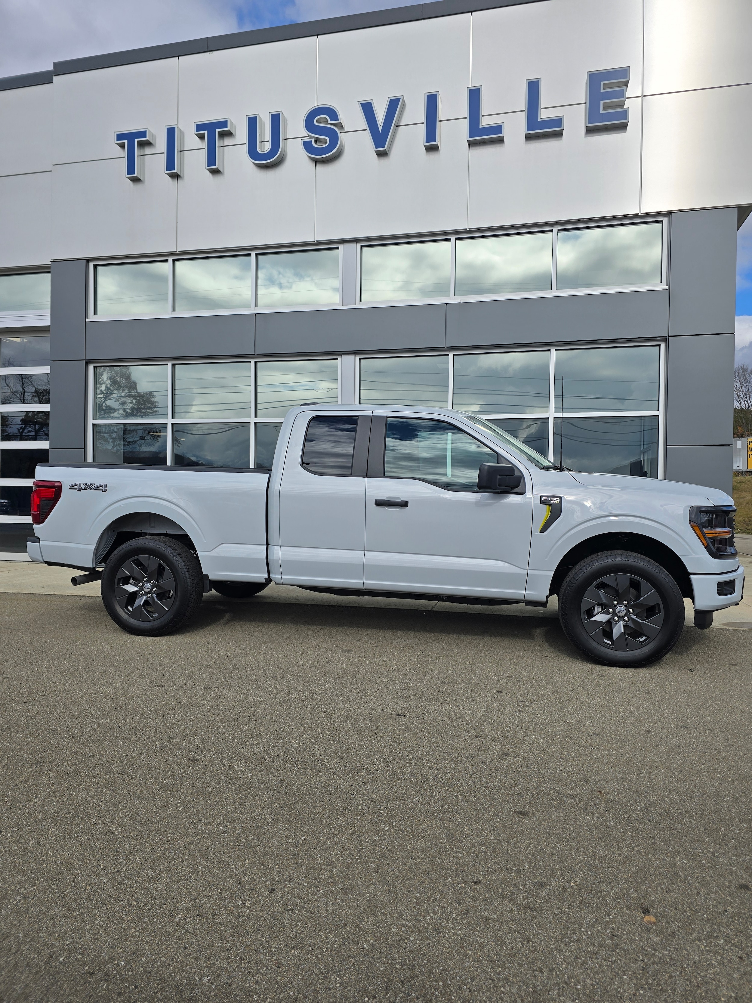 2025 Ford F-150 STX's photo