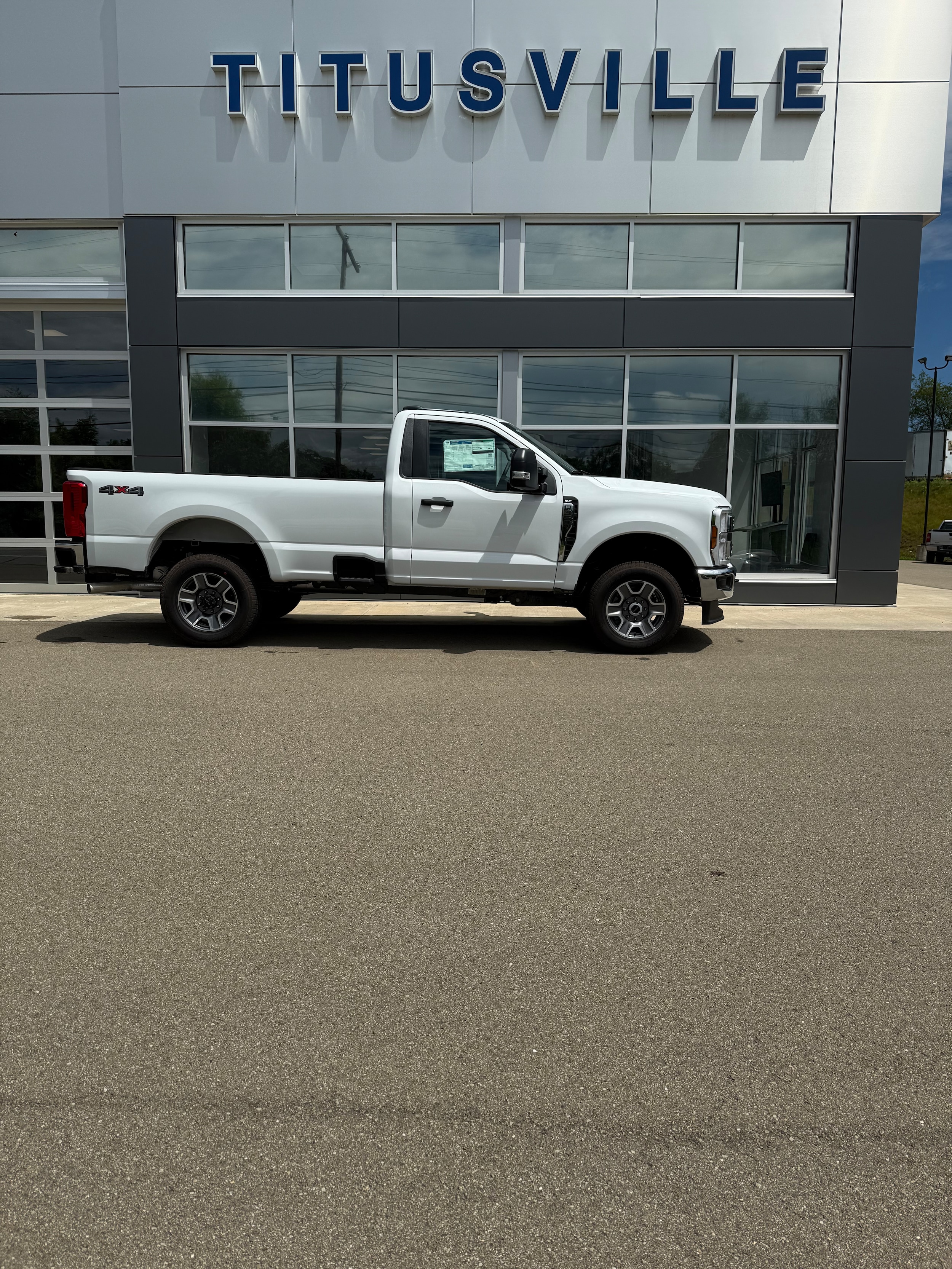 2025 Ford Super Duty F-350 SRW F-350 XLT