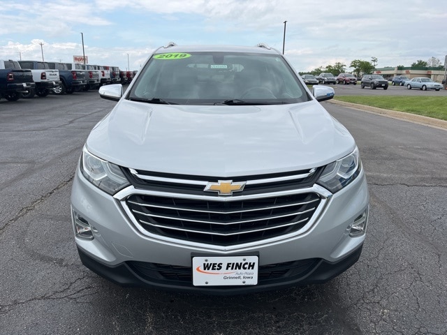 Used 2019 Chevrolet Equinox Premier with VIN 3GNAXYEX1KS557622 for sale in Grinnell, IA