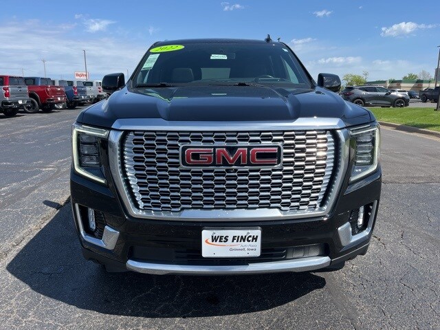 Used 2022 GMC Yukon Denali with VIN 1GKS2DKT8NR222505 for sale in Grinnell, IA