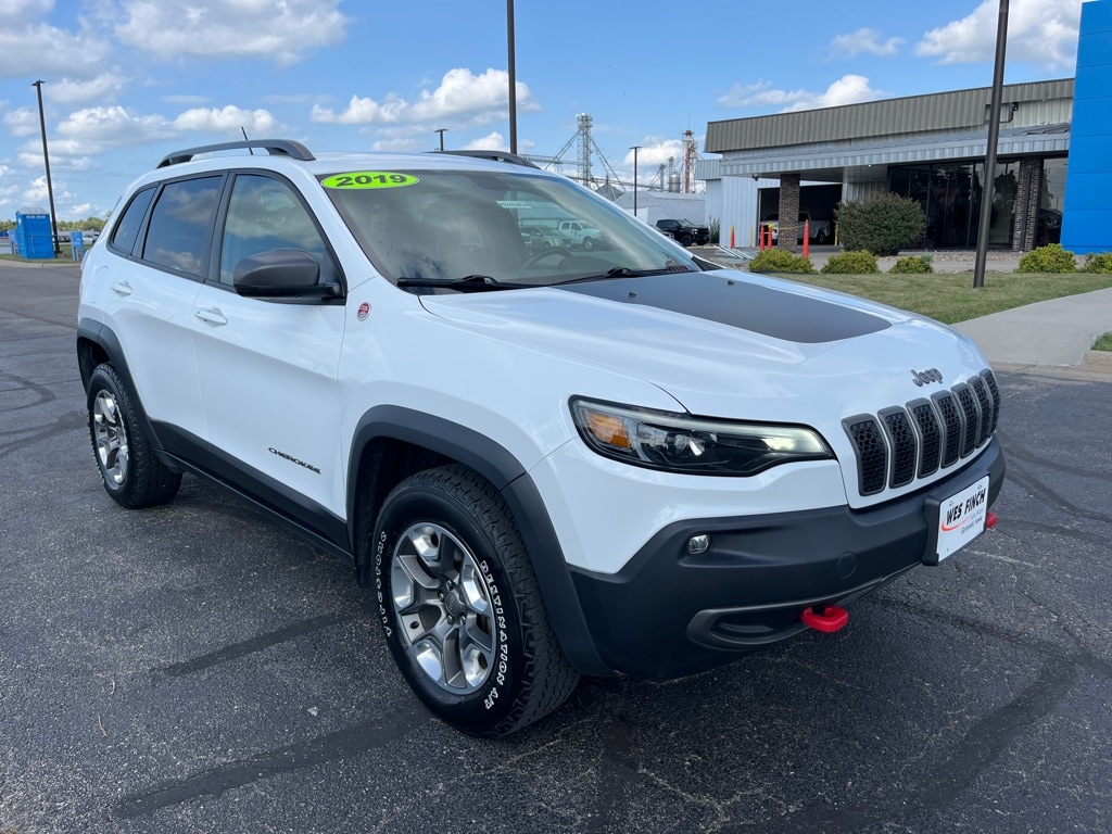 Used 2019 Jeep Cherokee Trailhawk with VIN 1C4PJMBX5KD463244 for sale in Grinnell, IA