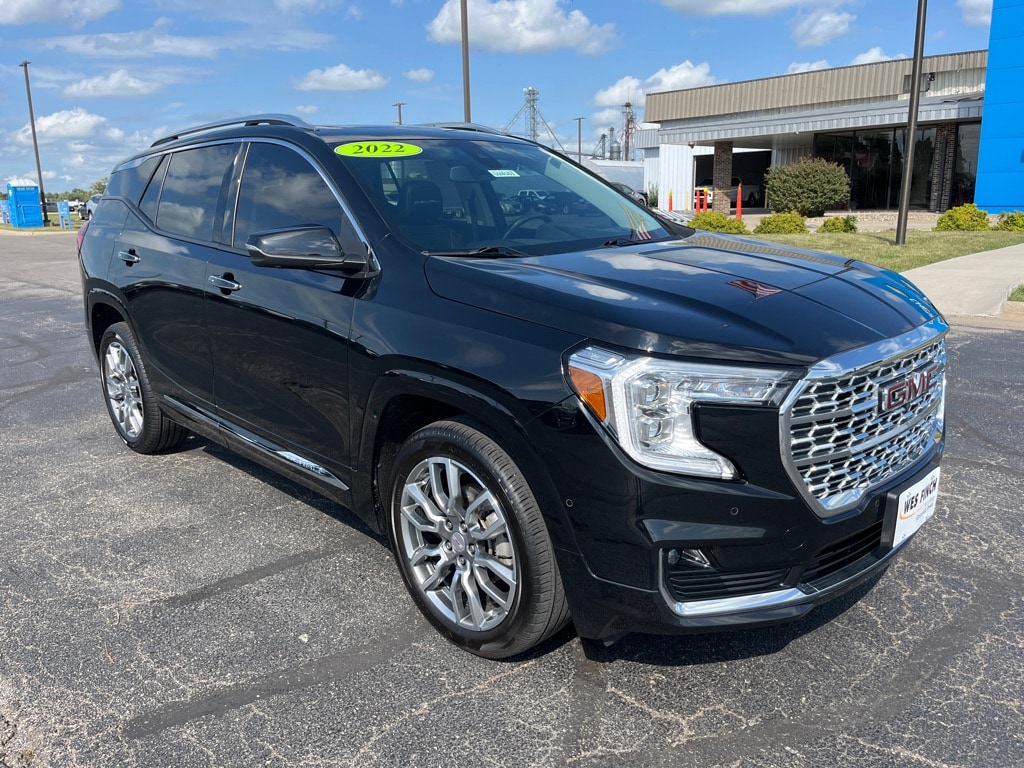 Used 2022 GMC Terrain Denali with VIN 3GKALXEV7NL215351 for sale in Grinnell, IA