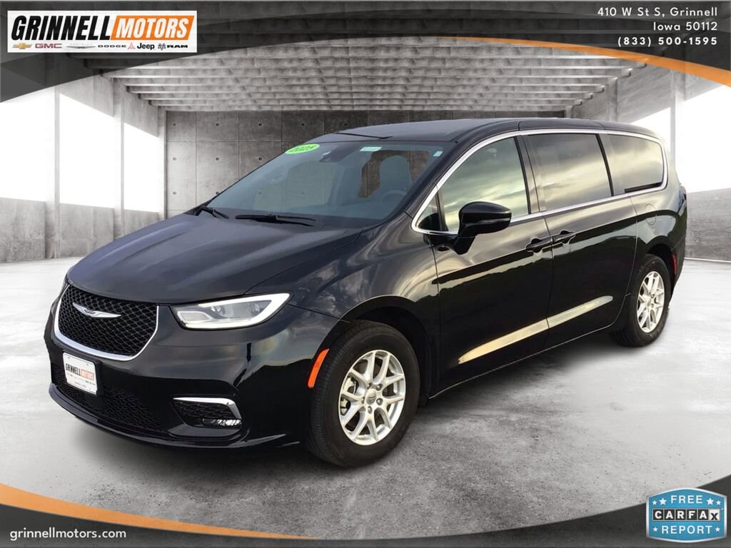 Used 2025 Chrysler Pacifica Select