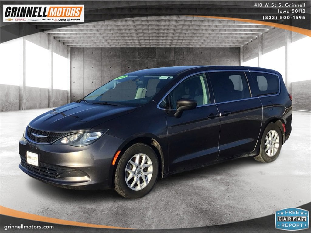 2019 Chrysler Pacifica Touring's photo